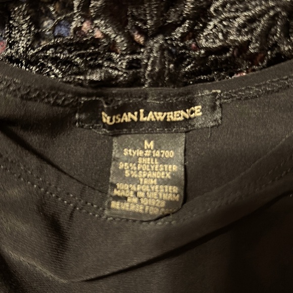 Women’s Blouse with See - Through Cutout on top back - Picture 3 of 3